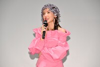 「撮影/鏑木真一」を監督した仲里依紗。