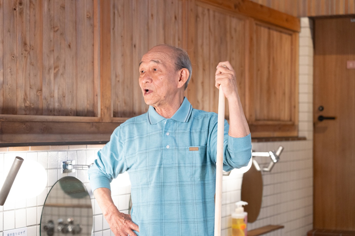 「此処だけの話」場面写真