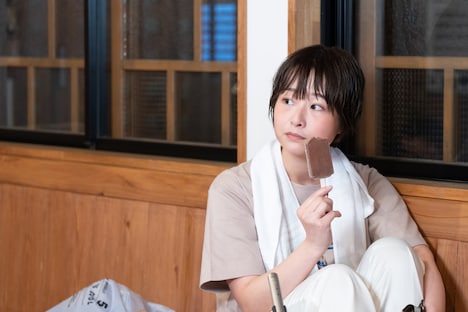 「此処だけの話」場面写真