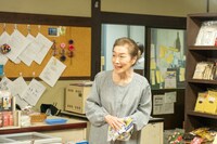 「此処だけの話」場面写真