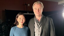 左からアナウンサーの桑子真帆、クリストファー・ノーラン。