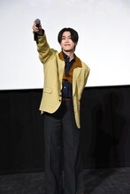 観客と挨拶を楽しむ木全翔也。