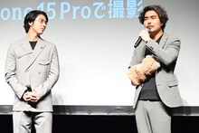 賀来賢人（左）と小澤征悦（右）。