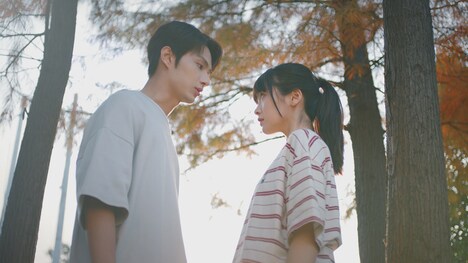 中国ドラマ「独占おとぎ話」より、左からJUN（SEVENTEEN）演じるリン・チャオ、ジャン・ミアオイー（張淼怡）演じるシアオ・トゥー。