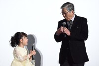 池村碧彩（左）と羽佐間道夫（右）。