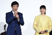 堺雅人（左）と麻生久美子（右）。