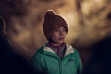 「姪のメイ 冬キャンプ編」より、大沢一菜演じる春日部メイ。