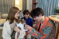 「三日月とネコ」場面写真
