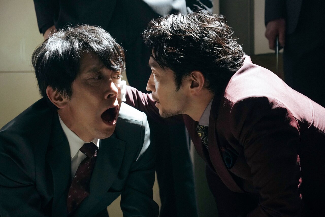 津田健次郎がシャボン玉吹いてこんにちは、怪演見せる「マイホームヒーロー」新映像