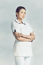 津幡玲子役の吉瀬美智子。