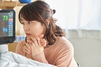 奈美役の深川麻衣。