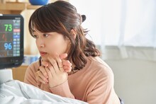 奈美役の深川麻衣。