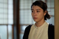 冨田栞役の成海璃子。