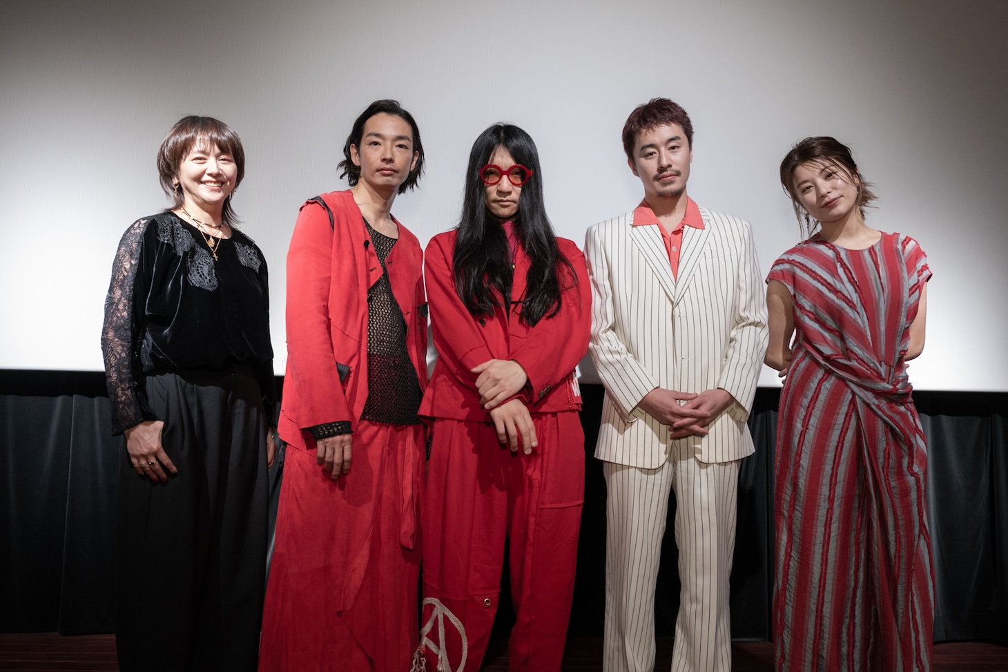 左から小泉今日子、森山未來、マヒトゥ・ザ・ピーポー、富田健太郎、さとうほなみ。