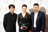 「西湖畔に生きる」のチーム。ジアン・チンチン(中央)は主演女優賞を受賞した。