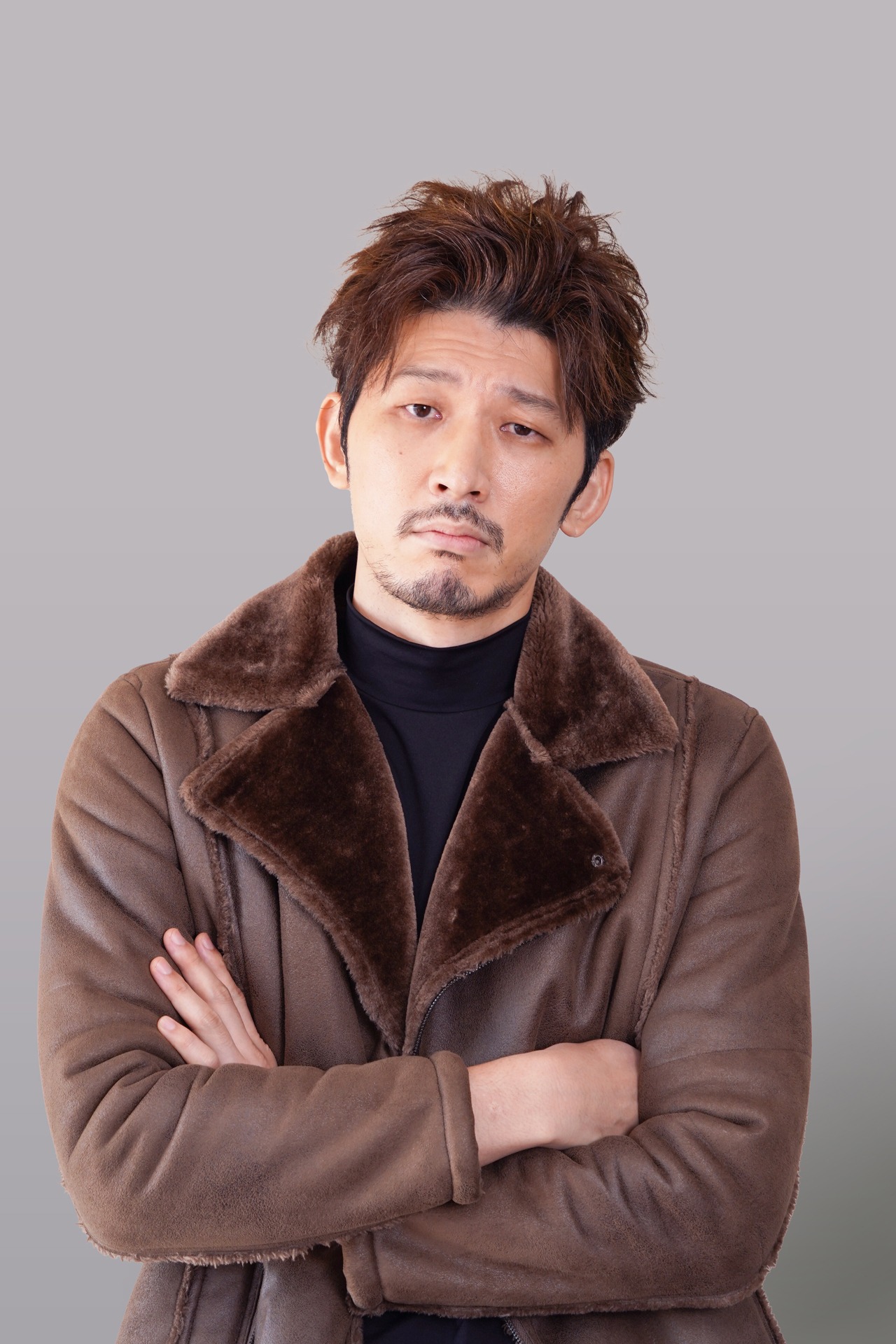 兵頭猛（ひょうどうたける）を演じる栄信。