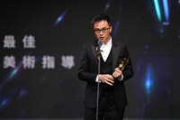 「The Goldfinger（英題）」で美術賞に輝いたエリック・ラム。