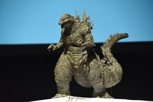 ゴジラ像