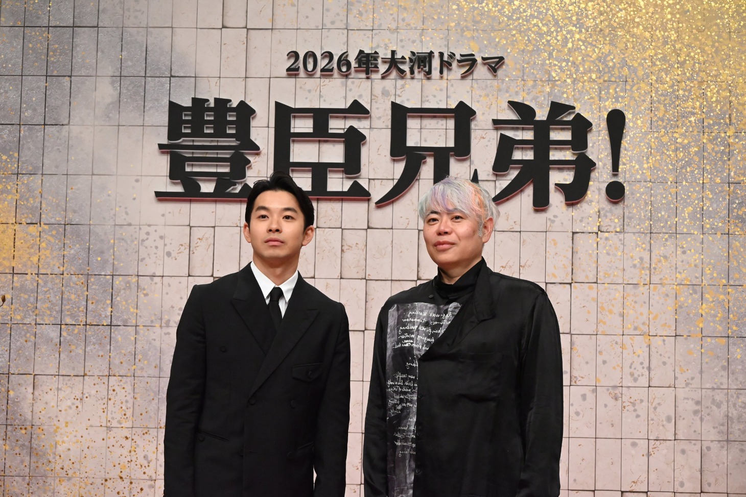 仲野太賀（左）と八津弘幸（右）。