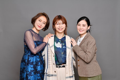 左から山口紗弥加、加納愛子、北香那。