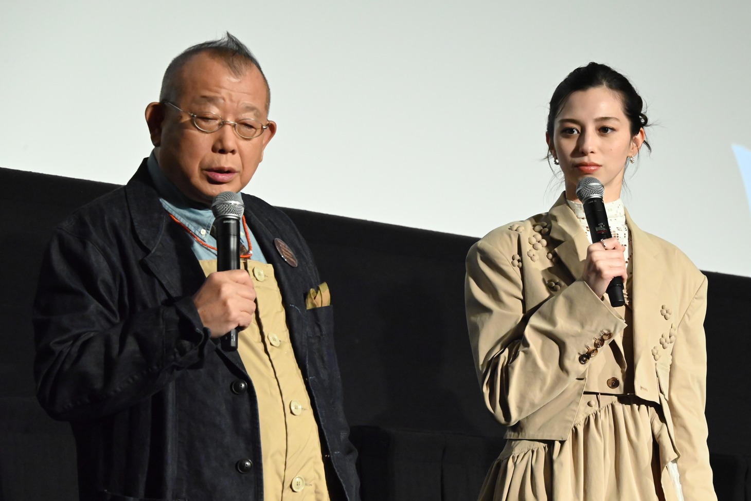 映画「あまろっく」完成披露舞台挨拶の様子。