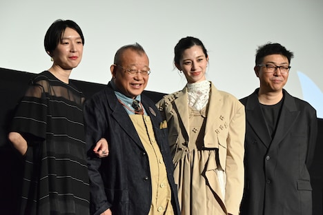 映画「あまろっく」完成披露舞台挨拶の様子。