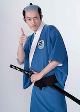 磯部磯兵衛役の杉野遥亮。