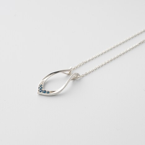 RRRモチーフネックレス ビーム（税込2万7500円）