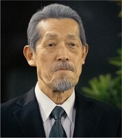 倉科役の嶋田久作。