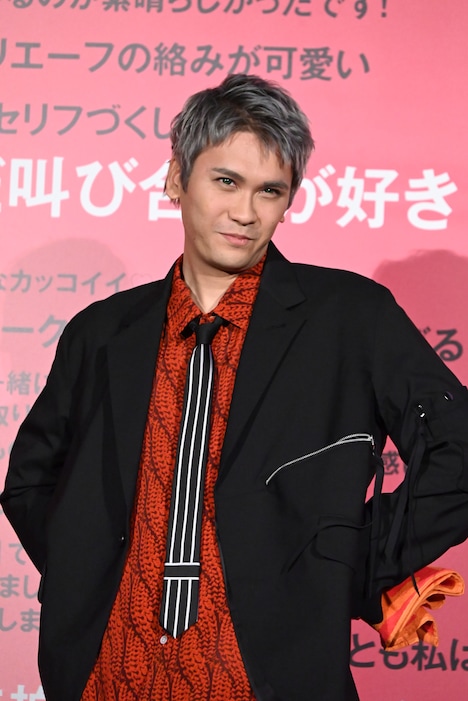 演じた灰羽リエーフに合わせて緑色のカラコンを着用した石井マーク。