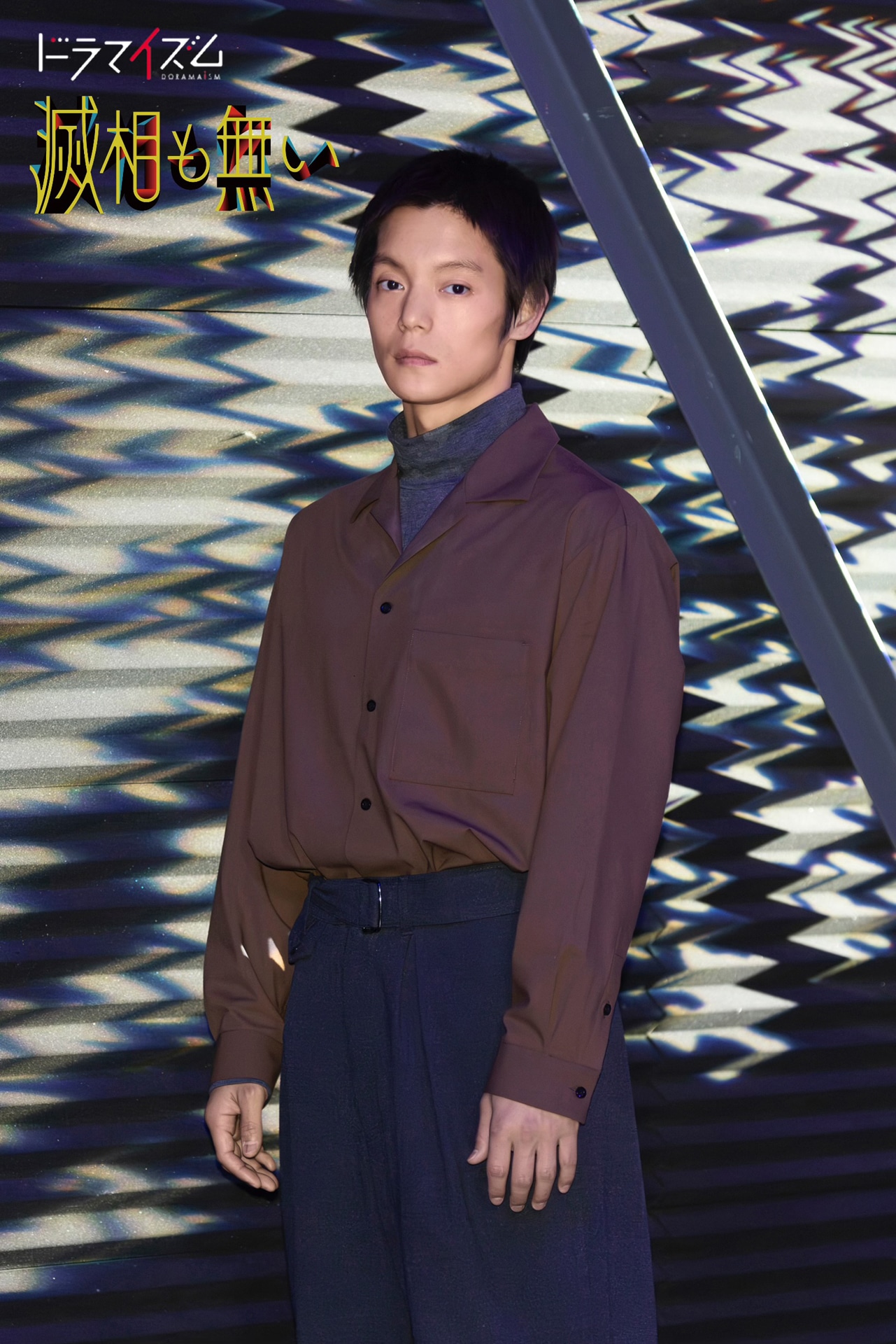 岡本役の窪田正孝。