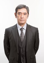有村毅役の杉本哲太。