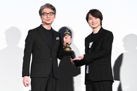 左から吉岡秀隆、神木隆之介。