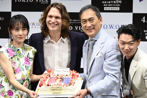 左から菊地凛子、アンセル・エルゴート、渡辺謙、笠松将。