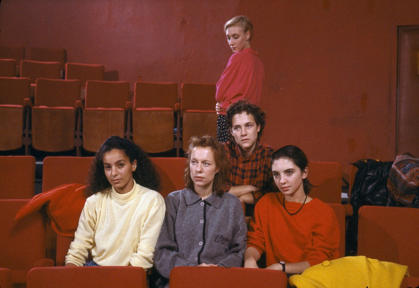 「彼女たちの舞台」メインビジュアル (c)1988 PIERRE GRISE PRODUCTIONS (c) 2017 Les Films du Veilleur