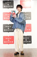 カレンダー発売記念イベントに出席した板垣李光人。