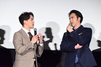 尾上右近（左）と尾上松也（右）。