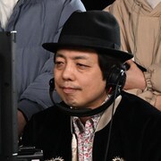 小松利昌が演じる羽座丘卓。