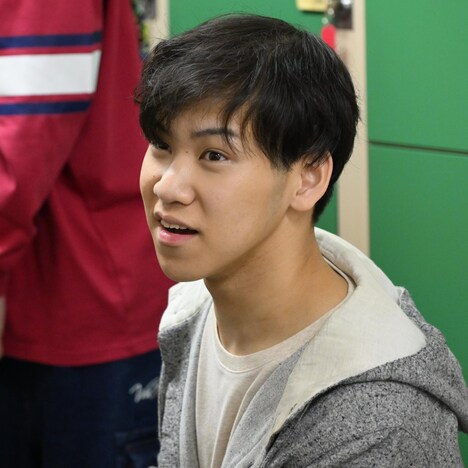 成木冬威が演じる高木圭介。