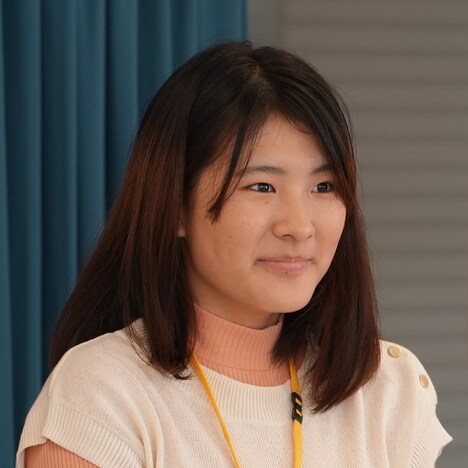 水口ミライ演じる河上由里子。