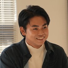 菅生新樹が演じる小早川新太郎。