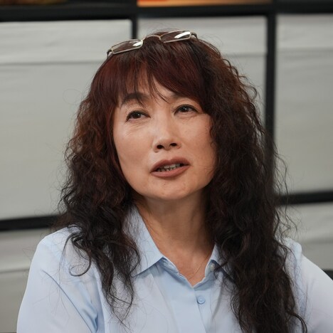 余貴美子が演じる宇佐美のどか。