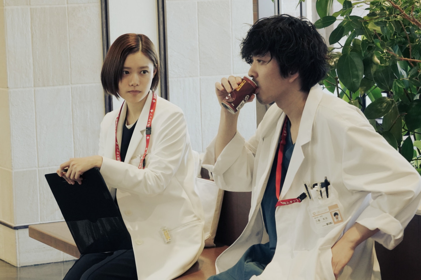 「アンメット ある脳外科医の日記」第1話場面写真