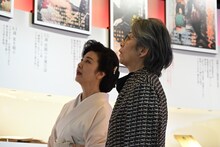 左から名取裕子、斎藤明美。