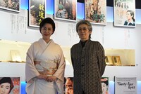 左から名取裕子、斎藤明美。