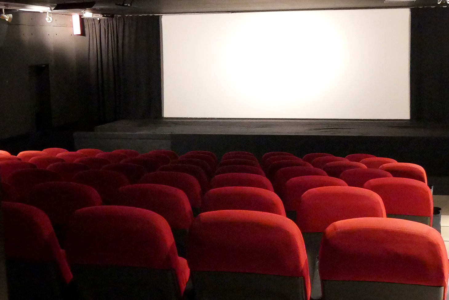元町映画館の劇場内。