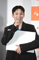 「川西拓実主演の映画を撮影するとしたら？」というお題への回答を、発表する直前の川西拓実。