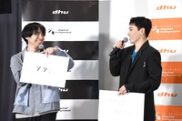 「これまでの人生で推しができたことがない」という風間太樹（左）の初めての“推し”に選ばれ、喜ぶ川西拓実（右）。