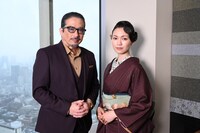 左から真田広之、二階堂ふみ。