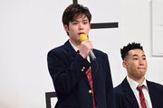 左から細田佳央太、関口メンディー。